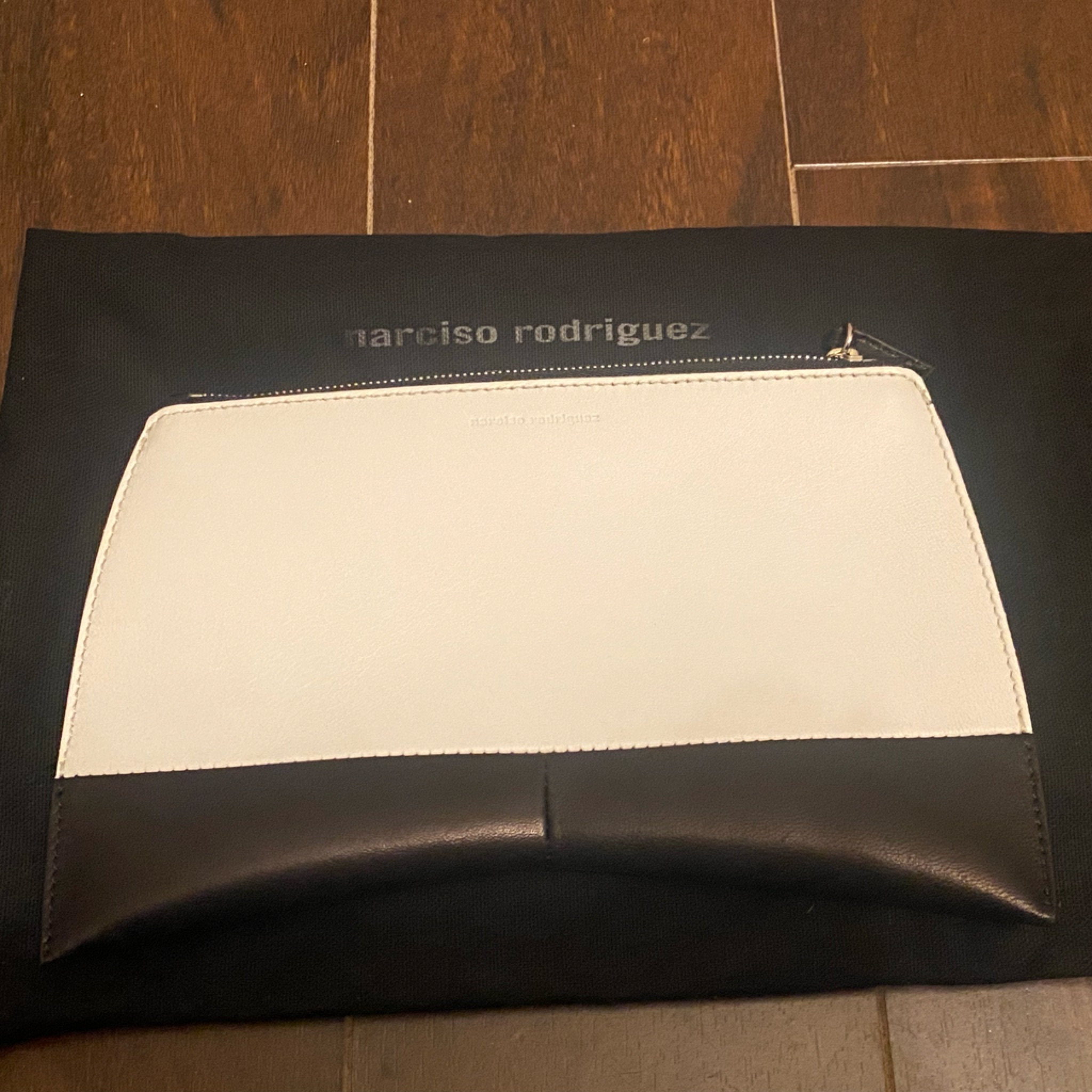 Brand New Narciso Rodriguez WhiteBlack Leather Clutch Brand New Narciso Rodriguez WhiteBlack Leather Clutch